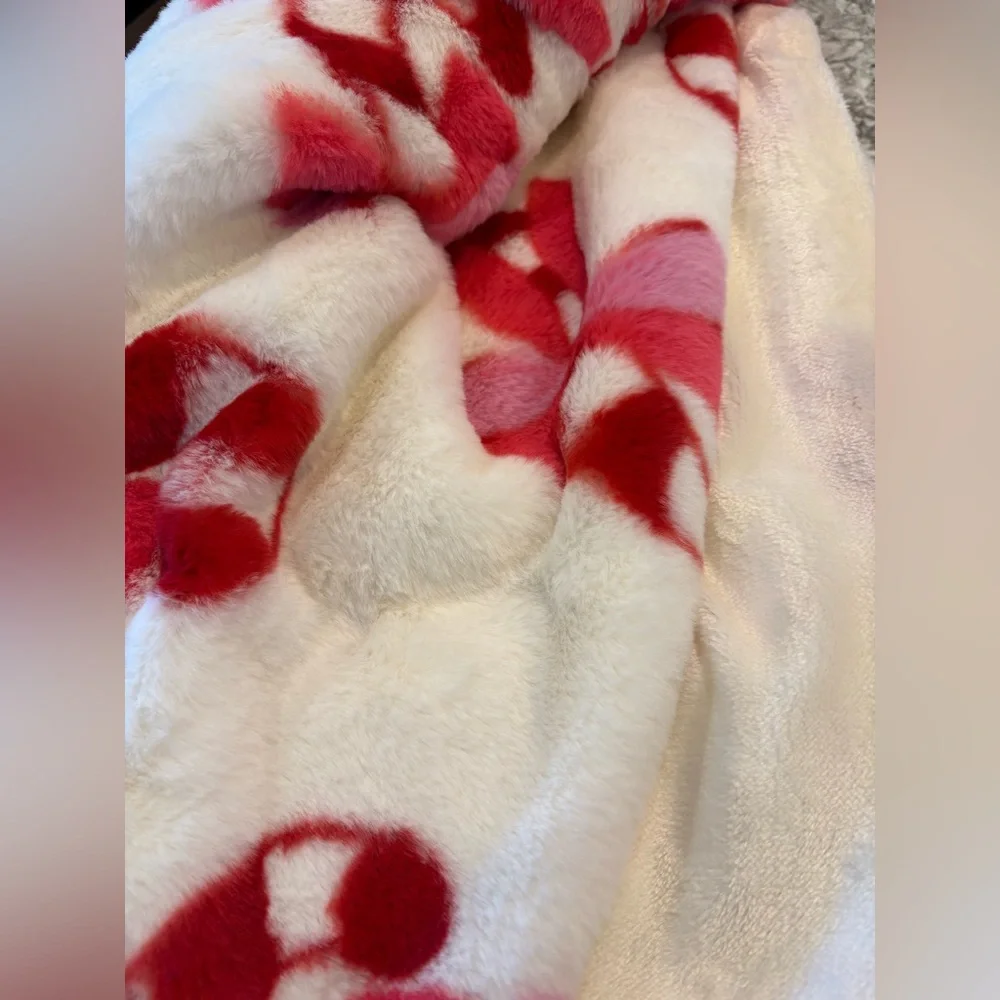 NWT Rachel Rachel Roy Candy Cane Bow Christmas Oversized Faux Fur Throw Blanket